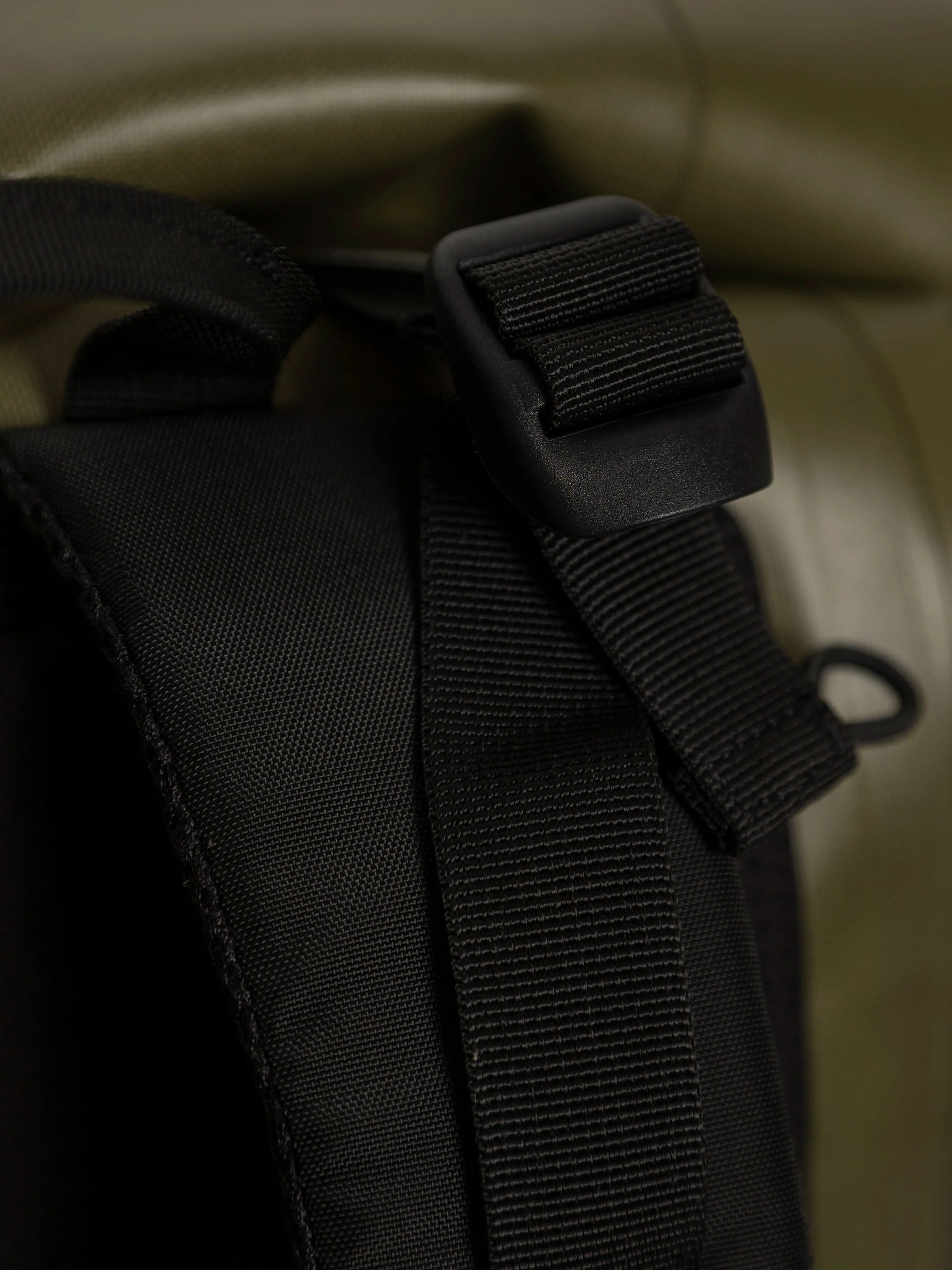 Drift 30L Waterproof Roll Top Backpack - Image 10